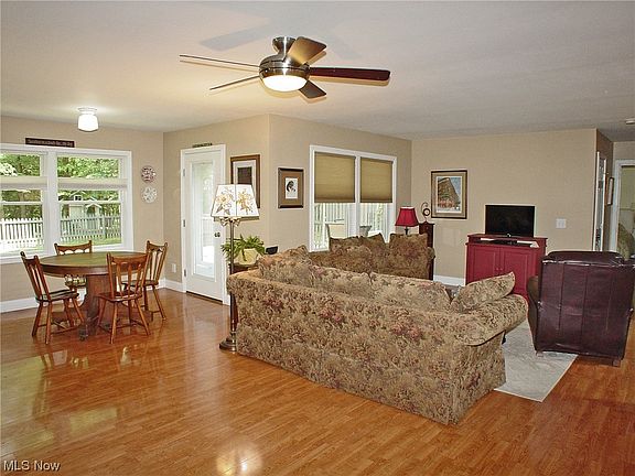 5th image of 574 Bryden Ln