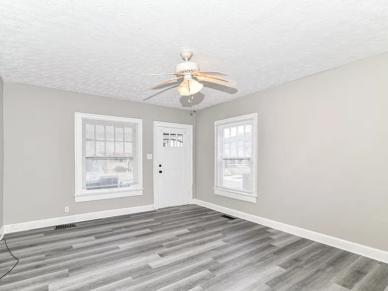 3043 Broadway St — Photo 23