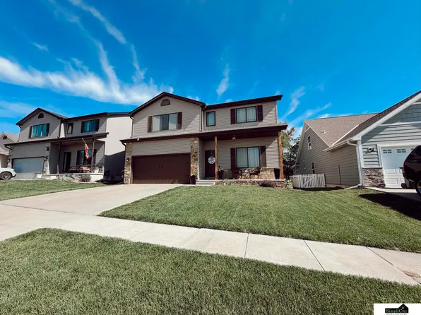 941 Scotts Creek Ct, Hickman, NE 68372