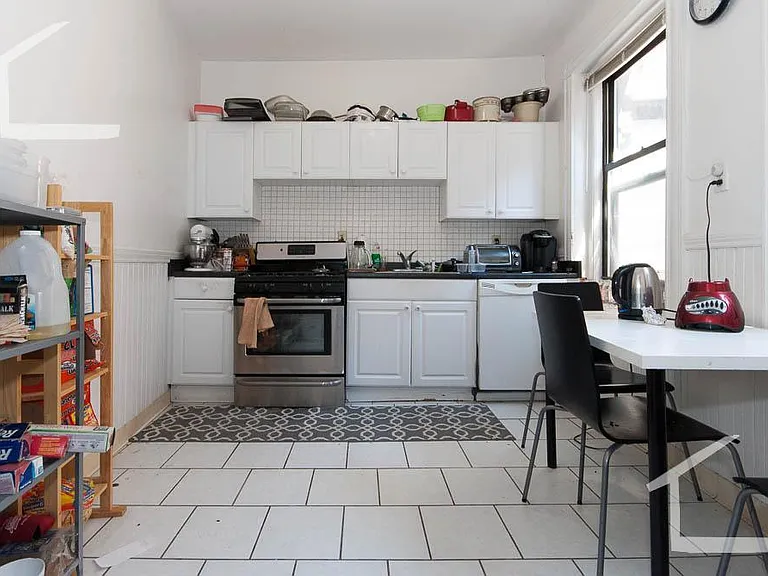 96 Linden St #2 — Photo 6