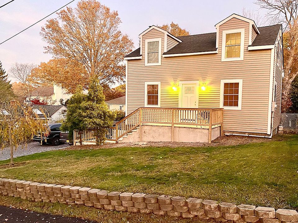 1st image of 25 Islip Dr