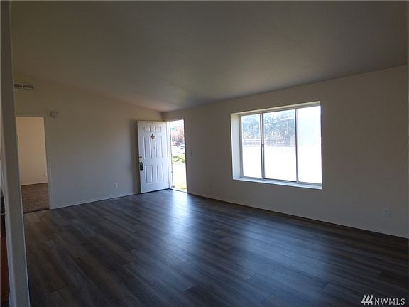 5th image of 5151 Shorecrest Dr NE