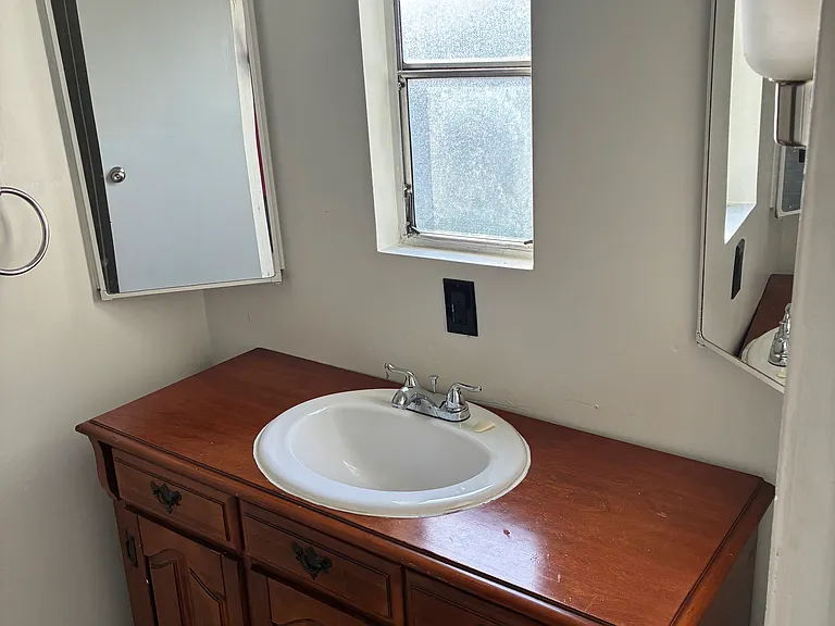 5495 Williamsburg Ln — Photo 7
