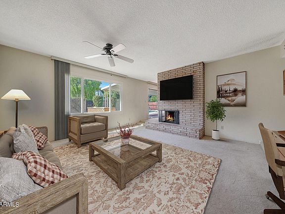 3rd image of 227 E ELLIS Drive
