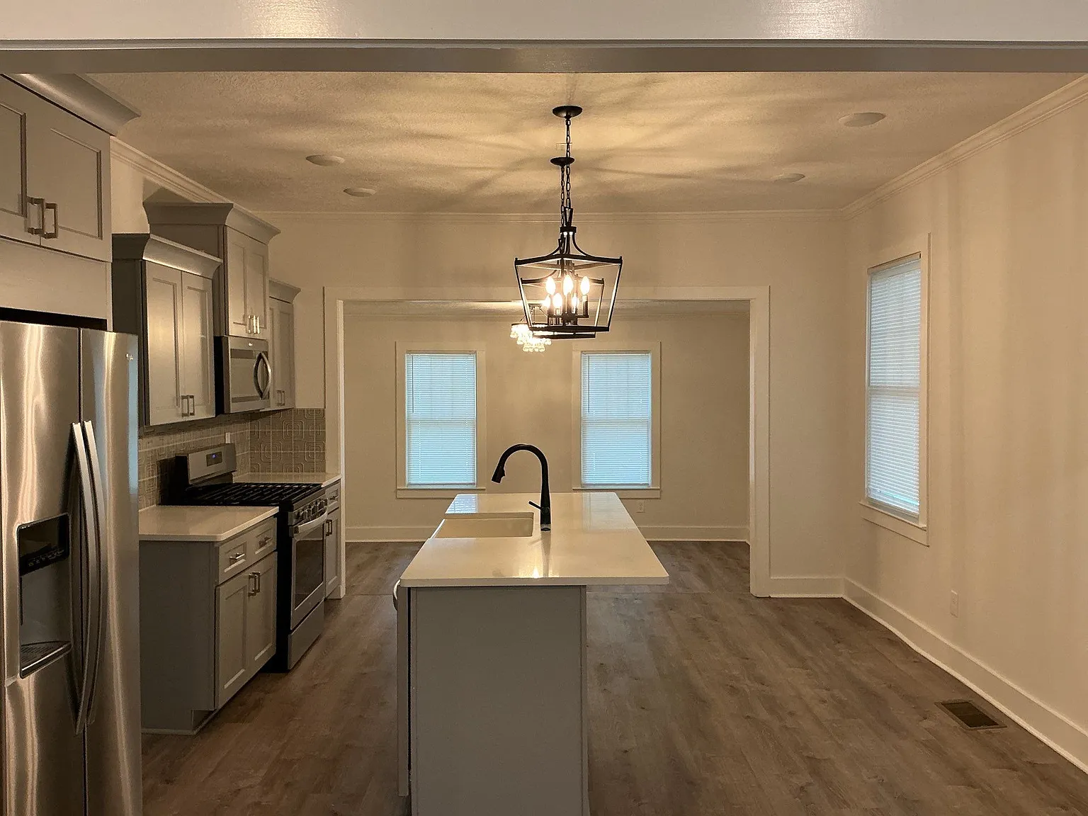 4 bed, 2105 sqft, $2,250 — Photo 2