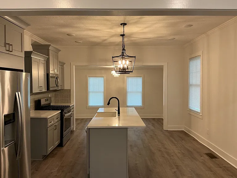 342 Division Ave — Photo 2