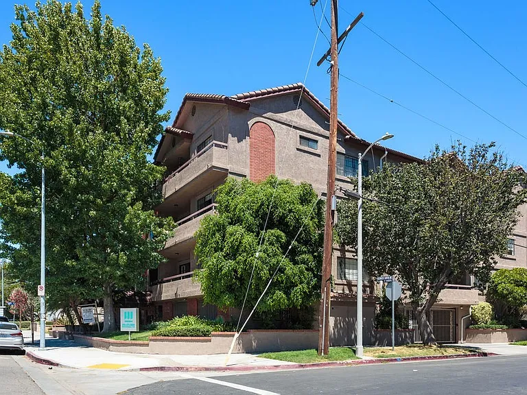 4454 Coldwater Canyon Ave #201 — Photo 5