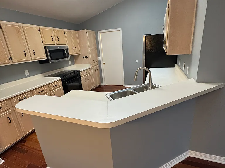 2074 Cambridge Cir — Photo 17