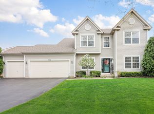 7006 Nathan Ln, Carpentersville, IL