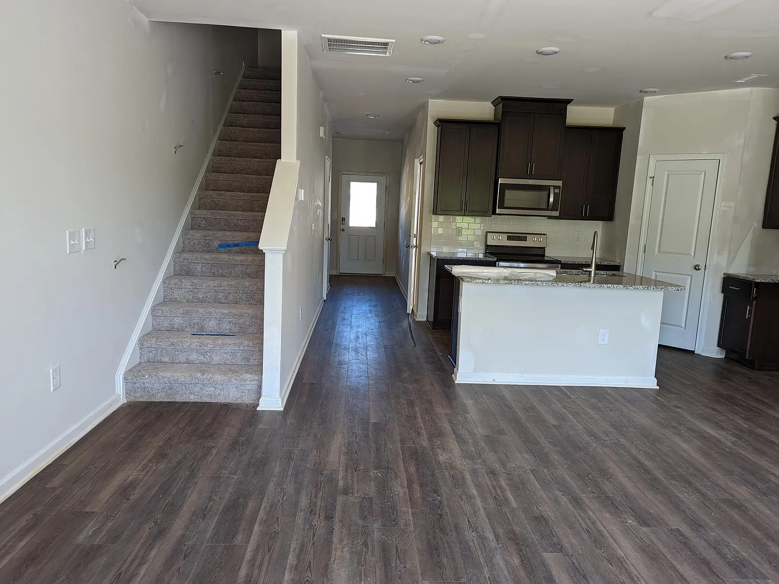 904 Field Ivy Dr — Photo 4