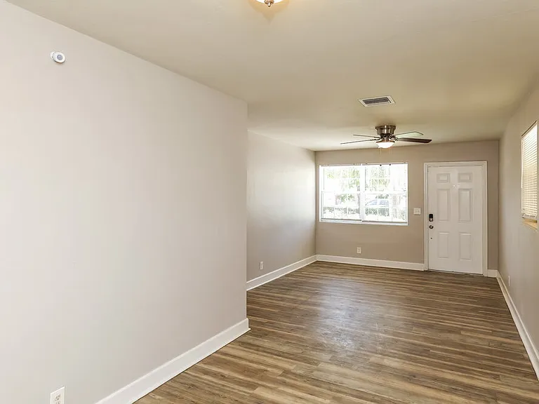 826 S D St — Photo 6