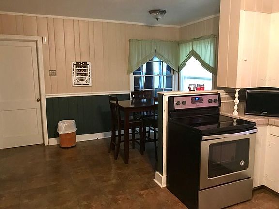 4th image of 3545 S Woodlawn Dr