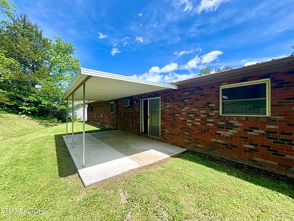 3rd image of 827 Murphy Rd