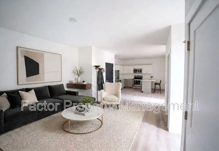 905 S Victory Dr #116 — Photo 3