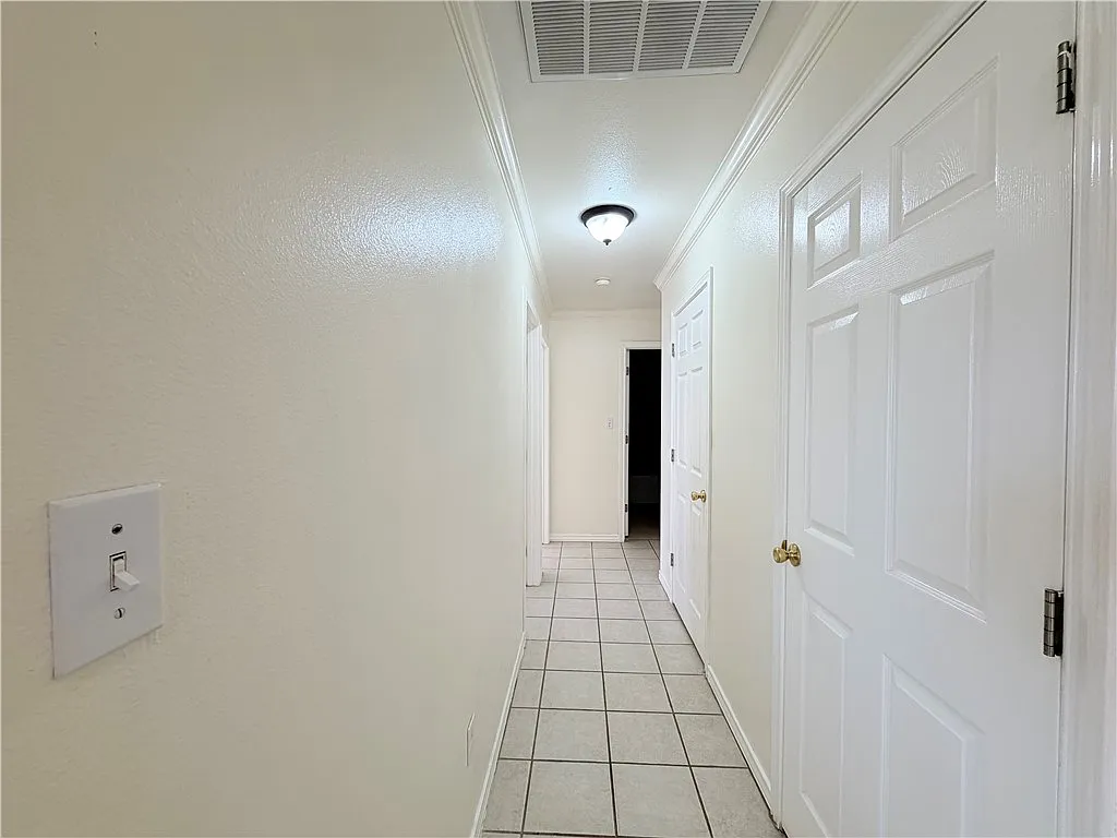 3 bed, 2.0 bath, 1783 sqft, $2,100 — Photo 4