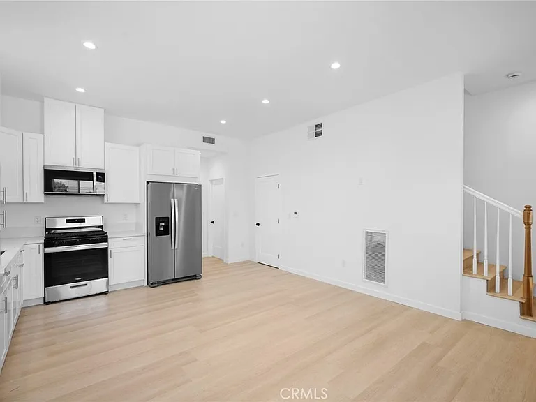 7247 Cleon Ave — Photo 8