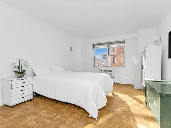 1175 York Avenue image 6 of 8