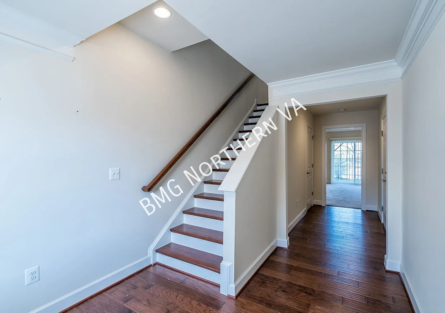 Desirable 2 BR / 3 BA Townhome in Manassas — Photo 2