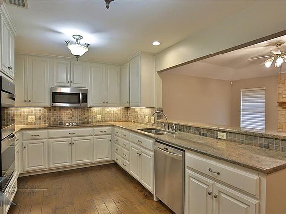 3rd image of 3197 Chimney Cir