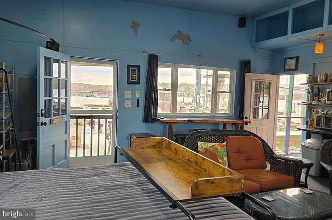 1 bed, 1.0 bath, 372 sqft, $1,200 — Photo 3