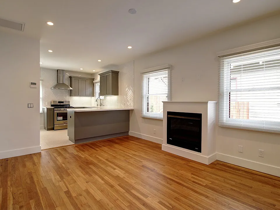 617 De La Vina St