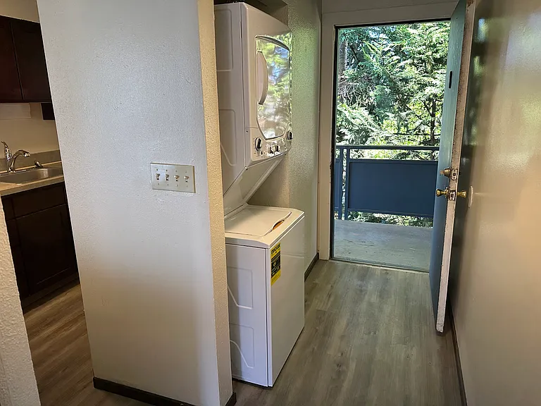 3724 Hoyt Ave — Photo 5