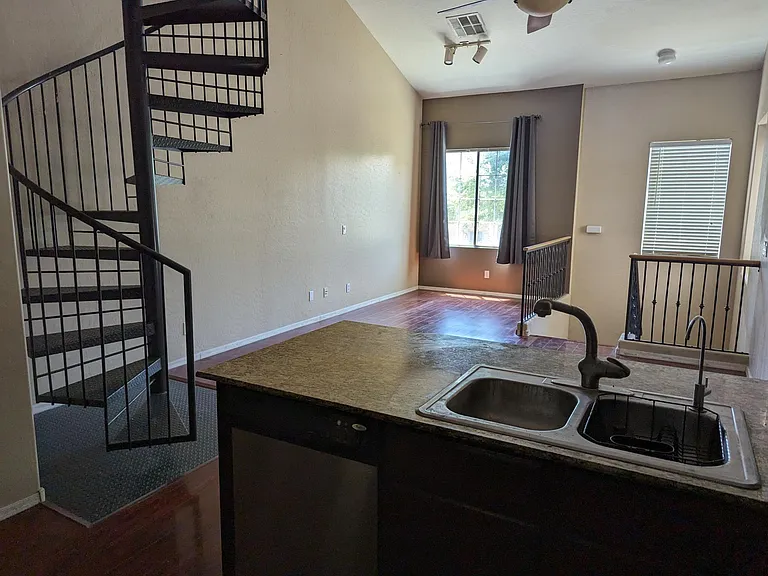 726 N Laguna Dr — Photo 36