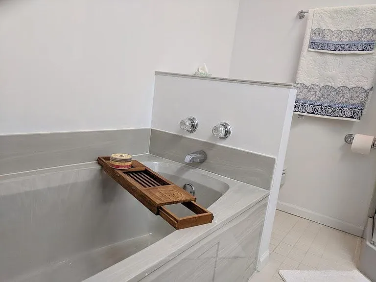 Full bath on upper level
