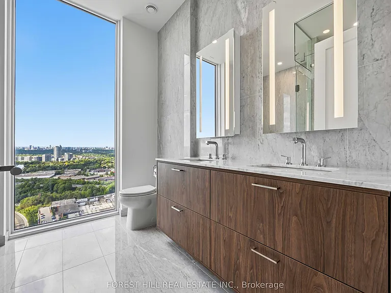 10 Inn On The Park Dr #Penthouse 3 — Photo 19