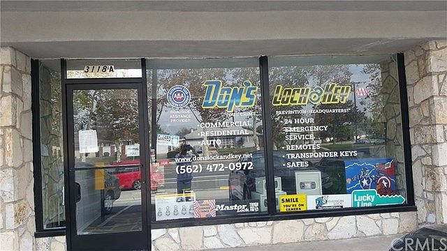 2nd image of 3120 N Los Coyotes Diagonal