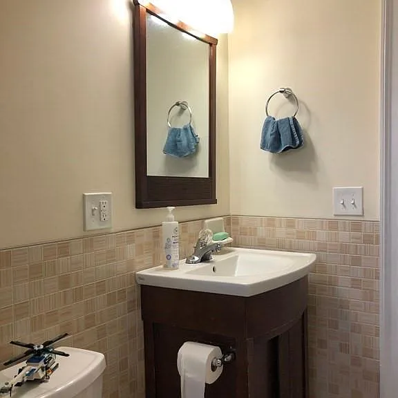 16 Eliot Cres #1 — Photo 3