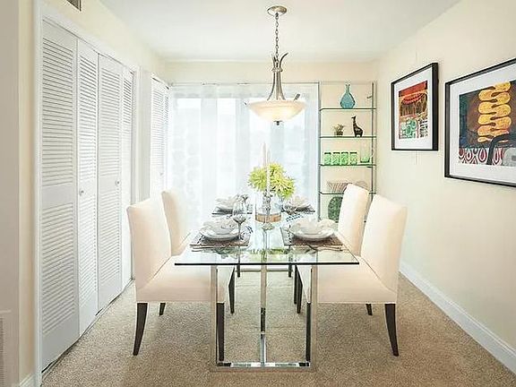 4th image of 513 Norwest Dr #6L