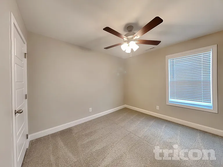 1093 Whitney Dr — Photo 9