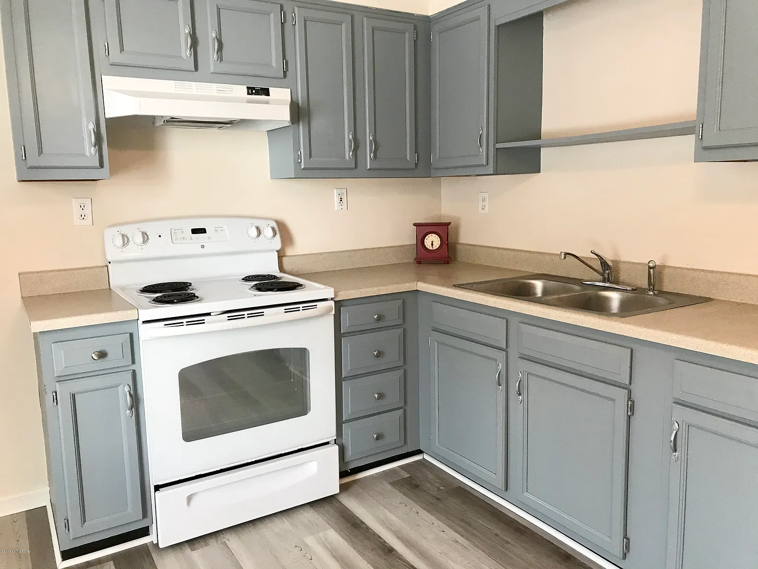 3 bed, 1.5 bath, 1015 sqft, $1,750 — Photo 4