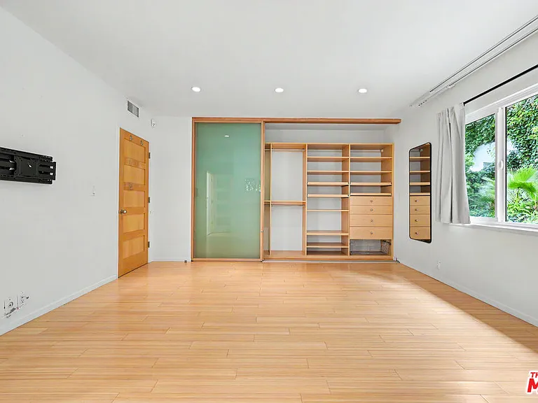 9512 Duxbury Ln — Photo 25
