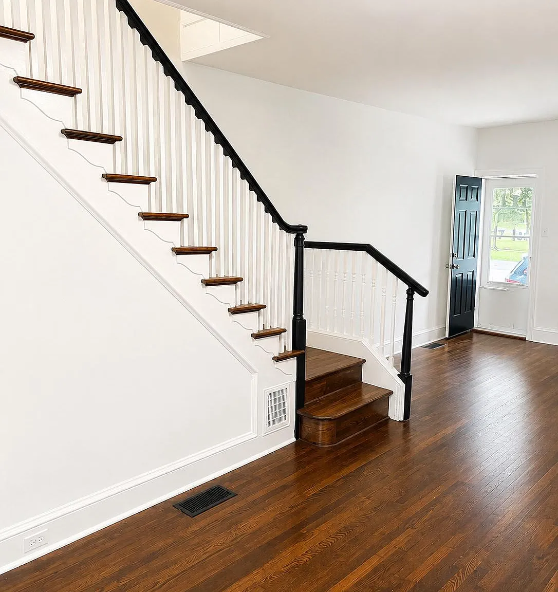 3 bed, 1.0 bath, 1200 sqft, $1,890 — Photo 2