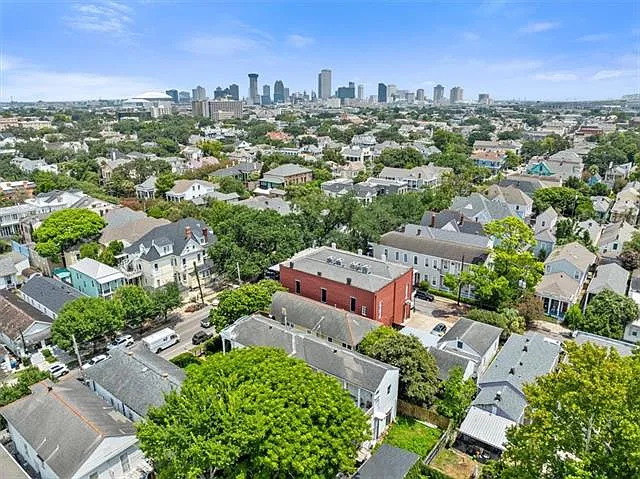 2608 Magazine St — Photo 31