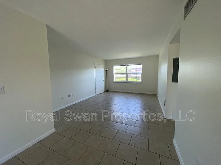 1920 E Edgewood Dr E #N1 — Photo 4