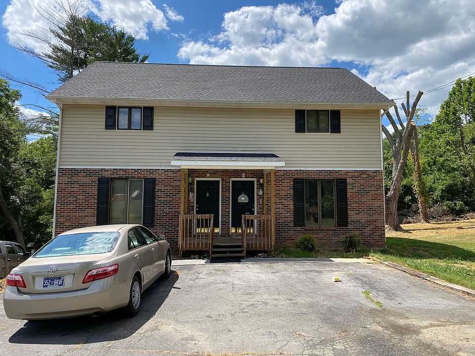 1st image of 131 Lake Dr APT 3