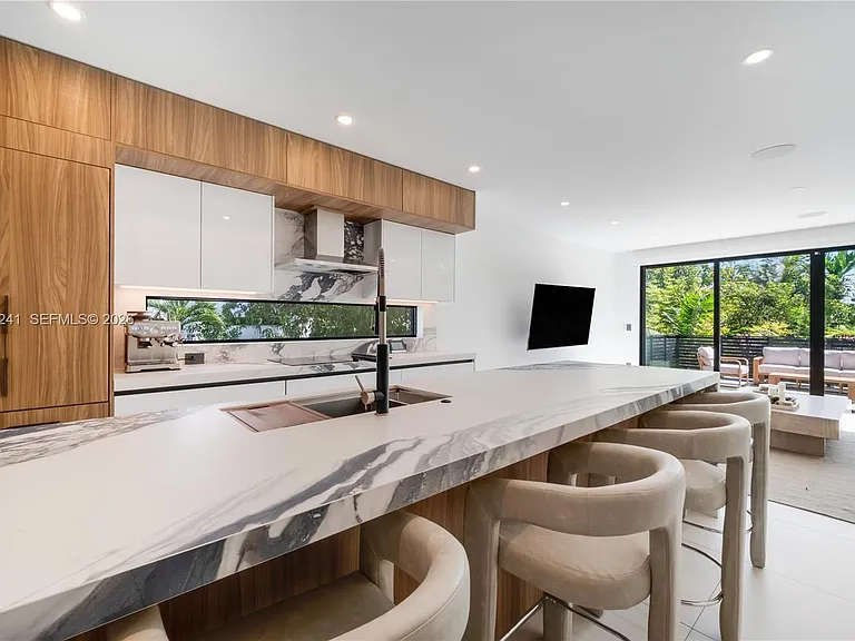 420 SW 15th Rd — Photo 12
