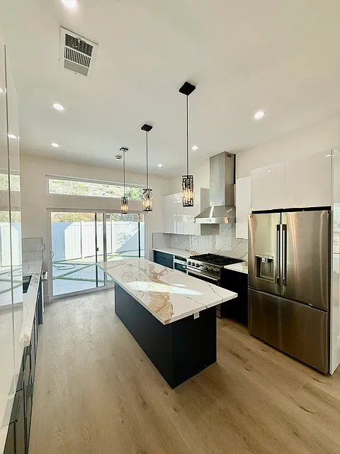 2 bed, 1298 sqft, $4,495 — Photo 1