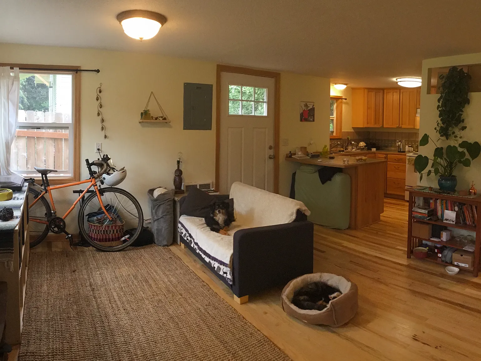 2 bed, 850 sqft, $2,200 — Photo 2