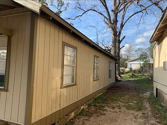 4th image of 848 Floral St