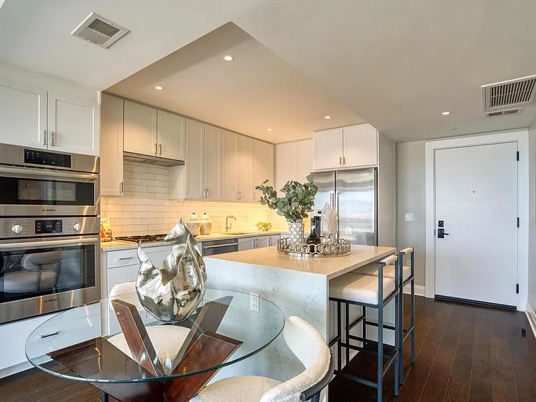 925 N Fairfax St #1004 — Photo 10