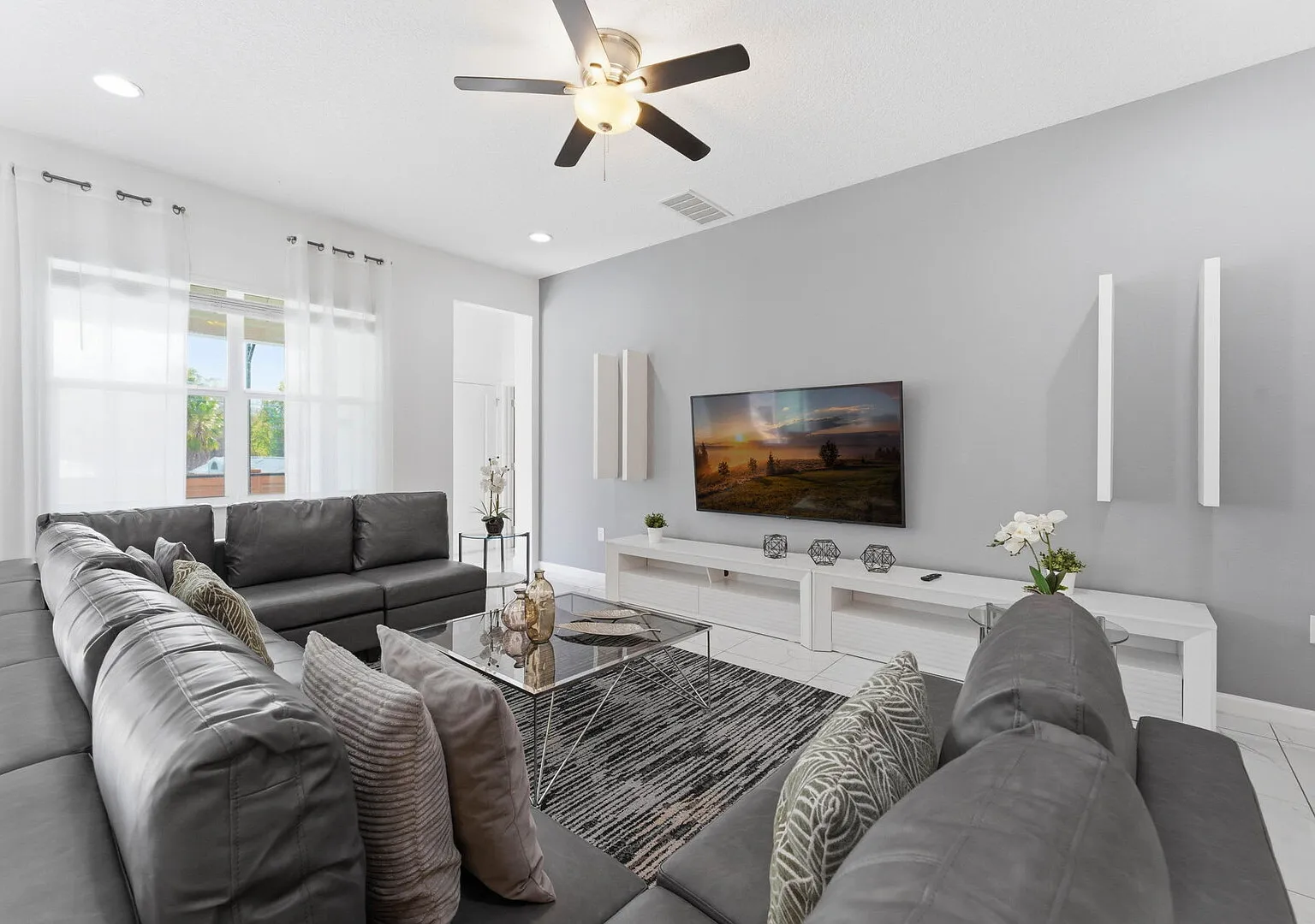 Chic Modern Escape, 12BR, Pool and Game Room — Photo 1