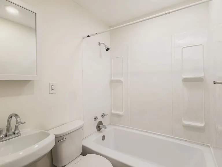 565 Virginia Cir W — Photo 11