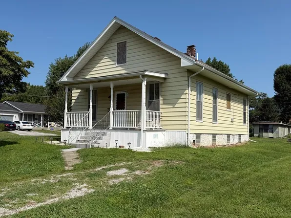 402 E Keyes St, Du Quoin, IL 62832