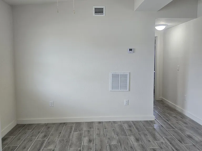 21431 Holdern Ave — Photo 8