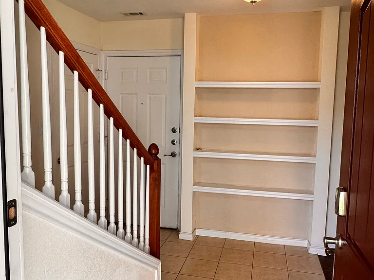 2116 Grove Park Ln — Photo 12