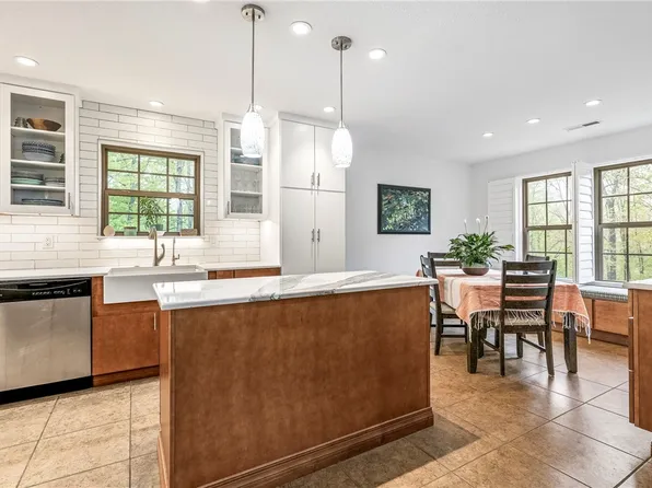 8 Eddy Ln, Bella Vista, AR 72715